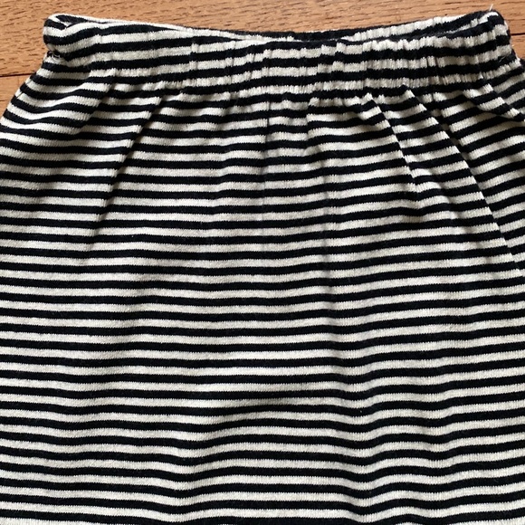 Elastic waist pull on knit skirt - Picture 2 of 5